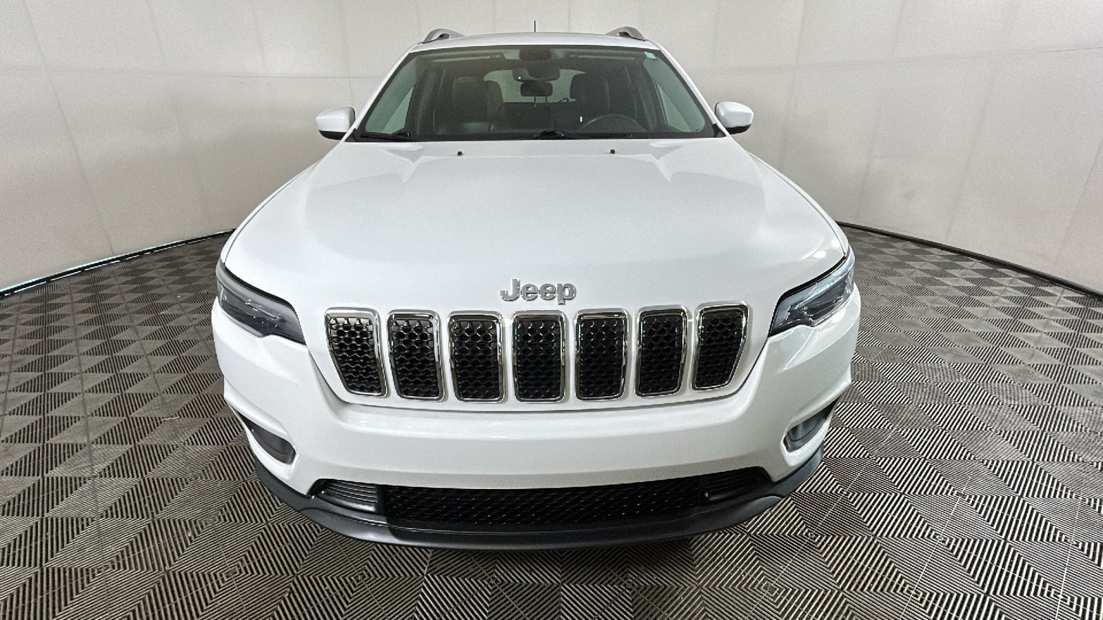 Used 2019 Jeep Cherokee Latitude Plus w/ Comfort/Convenience Group AWD/4WD image 9