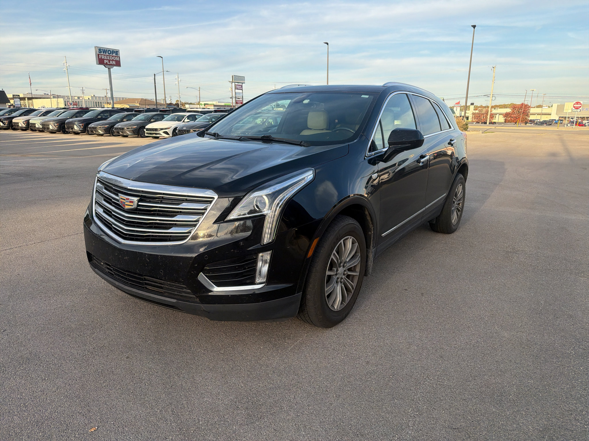 Used 2017 Cadillac XT5 Luxury w/ LPO, Wheel Lock Package AWD/4WD image 7