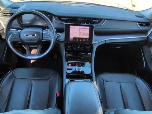 Used 2022 Jeep Grand Cherokee Limited image 15