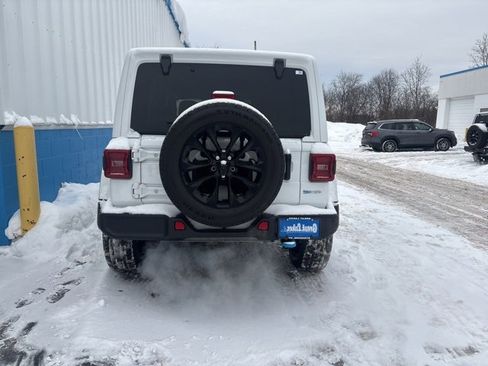 Used 2024 Jeep Wrangler Unlimited Sahara w/ Technology Group image 6