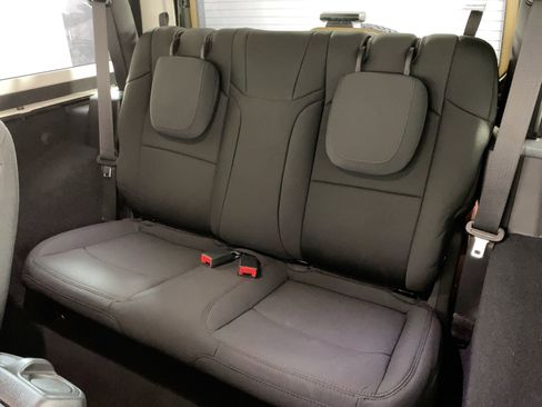 Used 2022 Jeep Wrangler Sport S image 29