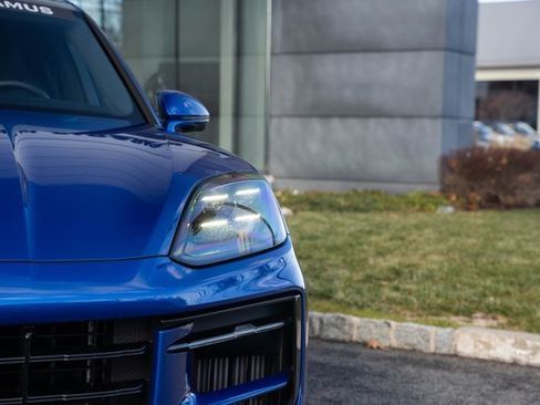 Used 2025 Porsche Cayenne GTS image 5