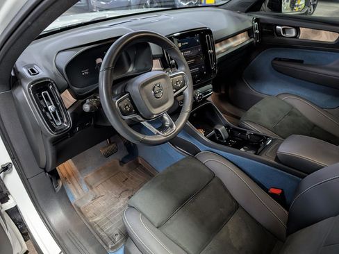 Used 2022 Volvo C40 P8 Recharge Ultimate image 9