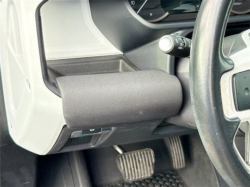 Used 2023 Land Rover Defender 90 SE image 11