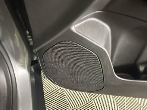 Used 2024 Chevrolet Trax RS w/ Sunroof Package FWD image 32