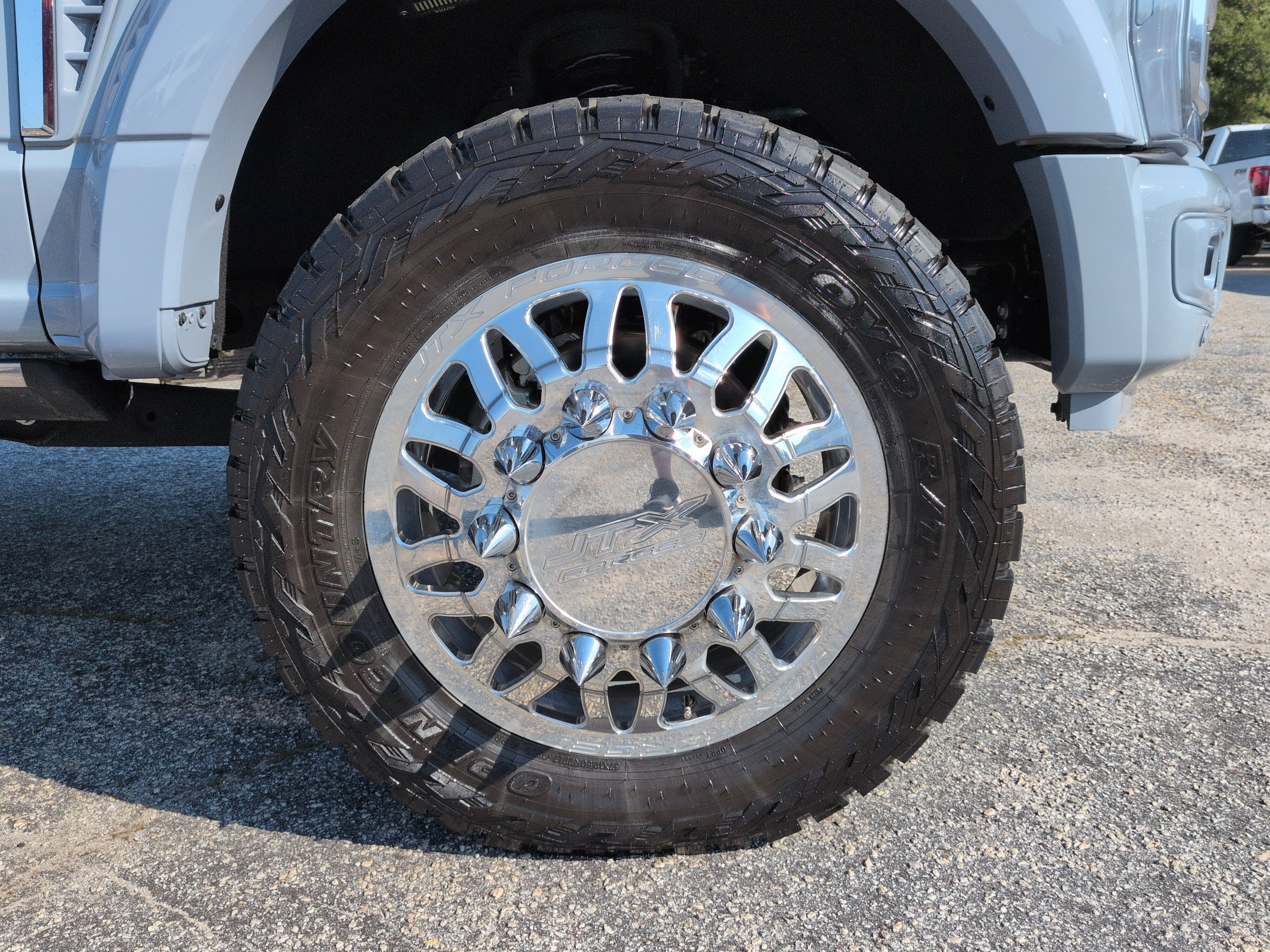 Used 2025 Ford F450 Platinum w/ FX4 Off-Road Package AWD/4WD image 9