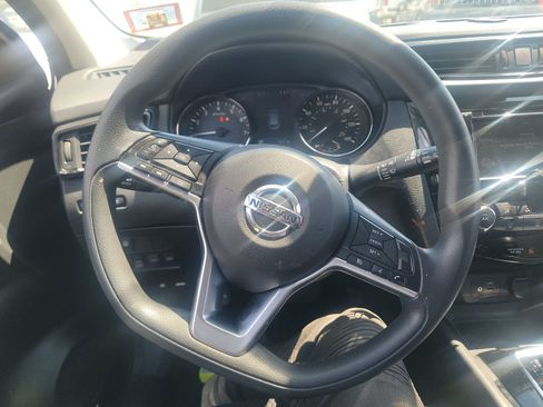 Used 2020 Nissan Rogue Sport S image 11