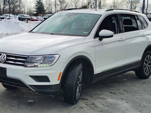 Used 2020 Volkswagen Tiguan SE w/ Panoramic Sunroof Package image 6