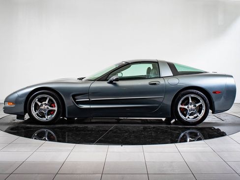 Used 2004 Chevrolet Corvette Coupe w/ Roof Package image 12
