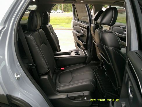 Used 2023 Honda Pilot Touring image 16