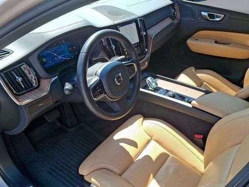 Certified 2024 Volvo XC60 B5 Ultimate w/ Protection Package Premier AWD/4WD image 17