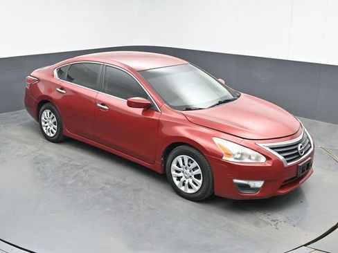 Used 2014 Nissan Altima 2.5 S image 1