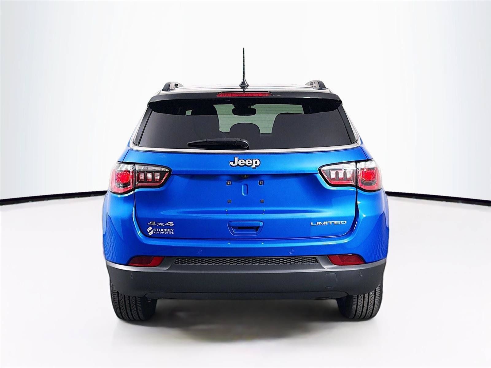 Used 2025 Jeep Compass Limited AWD/4WD image 10