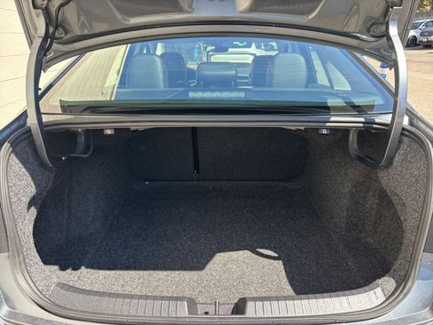 Used 2025 Volkswagen Jetta SE image 31