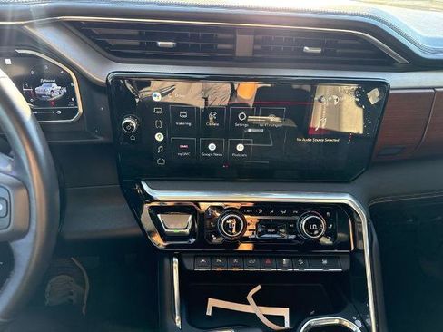 Used 2022 GMC Sierra 1500 Denali w/ Denali Reserve Package AWD/4WD image 7