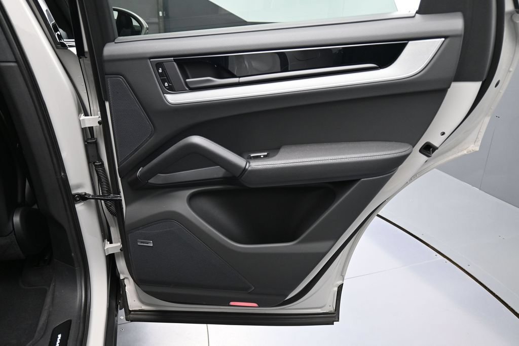 Certified 2026 Porsche Cayenne E-Hybrid AWD/4WD image 26