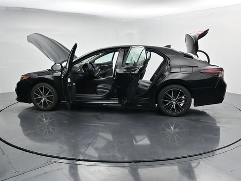 Used 2024 Toyota Camry SE FWD image 28