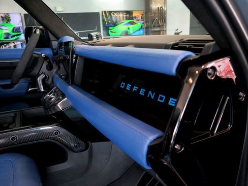 Used 2024 Land Rover Defender 110 X-Dynamic SE image 29