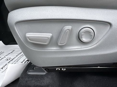 Used 2021 Toyota Highlander Limited image 22