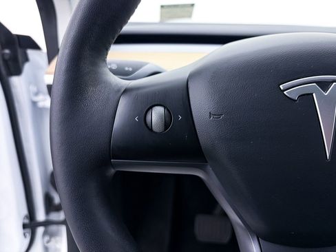 Used 2021 Tesla Model Y 2WD image 27