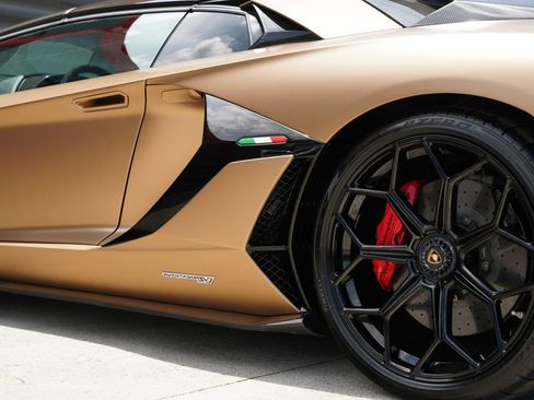 Used 2020 Lamborghini Aventador SVJ AWD/4WD image 14