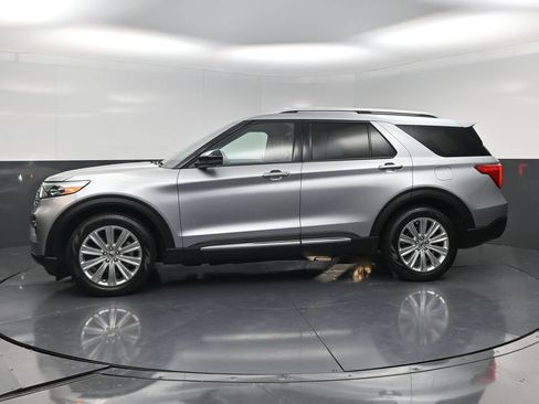 Used 2023 Ford Explorer Limited w/ Limited Technology Package RWD image 3