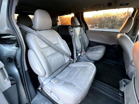 Used 2018 Toyota Sienna XLE w/ XLE Navigation Package image 26
