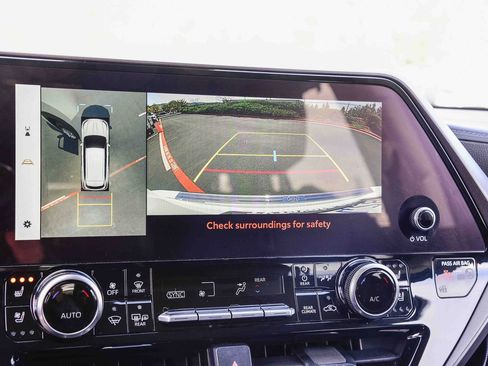 Used 2024 Toyota Highlander Limited image 30