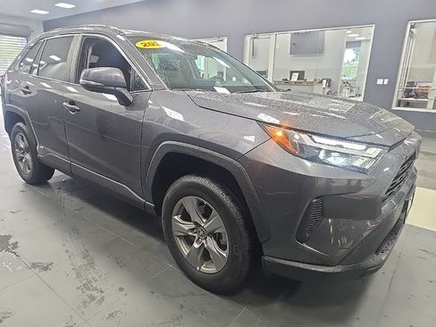Used 2022 Toyota RAV4 XLE w/ XLE Grade Weather Package AWD/4WD image 15