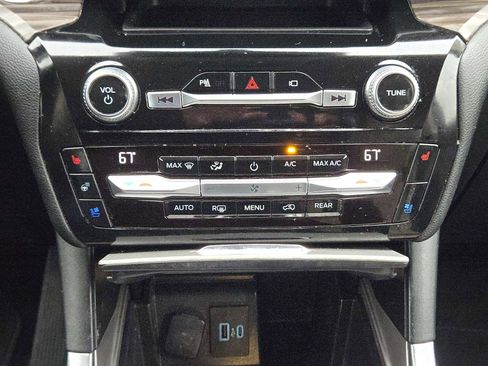 Used 2021 Ford Explorer Limited w/ Equipment Group 301A AWD/4WD image 20