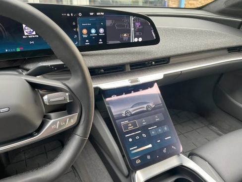 Used 2024 Lucid Air Touring AWD/4WD image 21