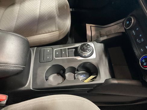 Used 2022 Ford Escape SE image 5