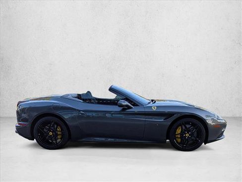 Used 2015 Ferrari California T image 4