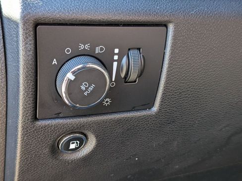 Used 2019 Jeep Grand Cherokee Altitude RWD image 17