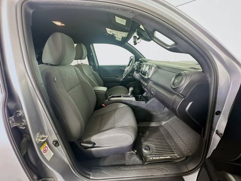 Used 2019 Toyota Tacoma TRD Sport w/ Technology Package image 29