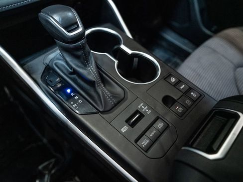 Used 2024 Toyota Highlander LE image 26