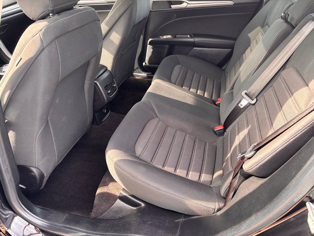 Used 2020 Ford Fusion SE AWD/4WD image 13