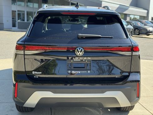 New 2025 Volkswagen Tiguan SE image 10