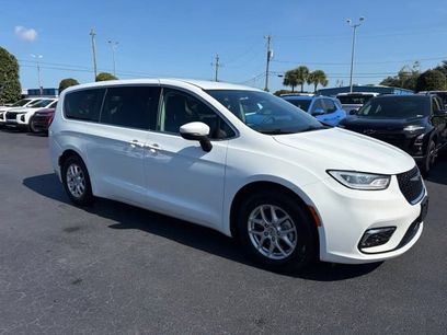 Used 2023 Chrysler Pacifica Touring-L