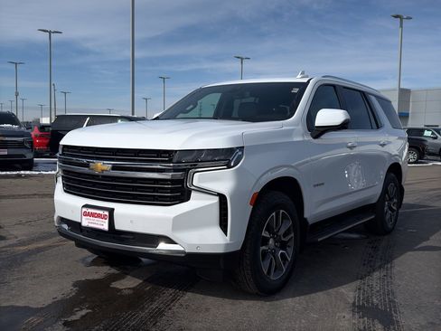 Used 2022 Chevrolet Tahoe LT w/ Luxury Package image 2