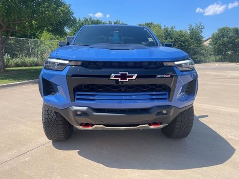 Used 2025 Chevrolet Colorado ZR2 w/ Technology Package AWD/4WD image 2