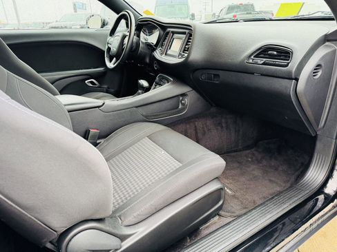 Certified 2016 Dodge Challenger SXT image 19