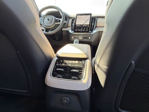 New 2026 Volvo XC90 T8 Plus w/ Protection Package Premier AWD/4WD image 11