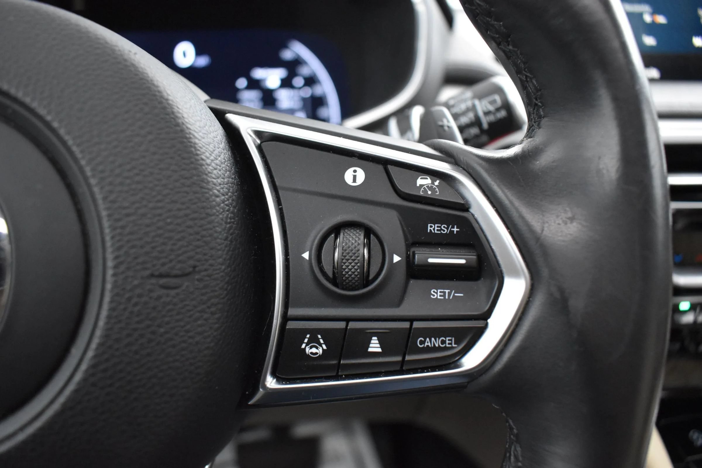 Used 2023 Acura MDX SH-AWD image 25