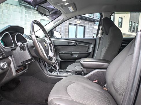 Used 2012 Chevrolet Traverse LT image 8