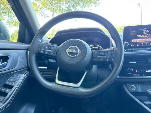 Used 2022 Nissan Rogue SV FWD image 14