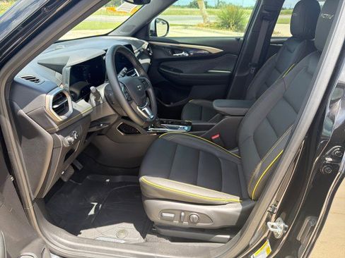 Used 2025 Chevrolet TrailBlazer ACTIV w/ Convenience Package FWD image 5
