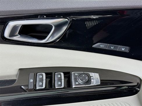Used 2024 Kia Carnival SX Prestige image 25