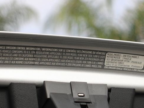 Used 2018 Tesla Model 3 Long Range image 13