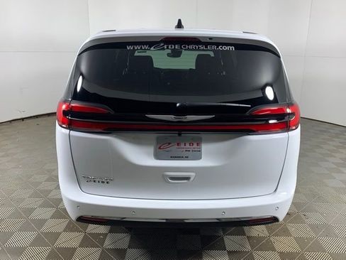 New 2026 Chrysler Pacifica Select image 6
